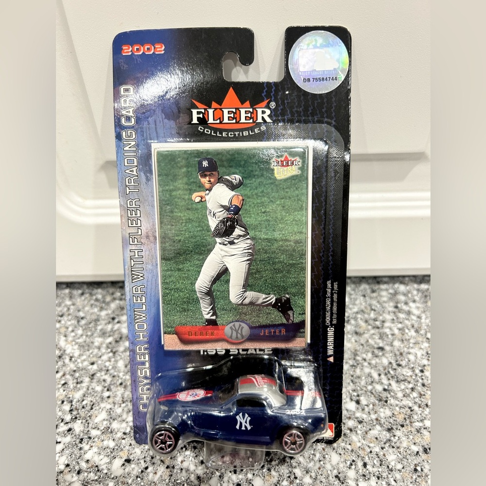 Derek Jeter 2002 Fleer Yankees Diecast Car + Card NEW Sealed